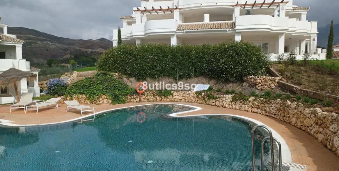 Sale of middle floor apartment in Aloha 46