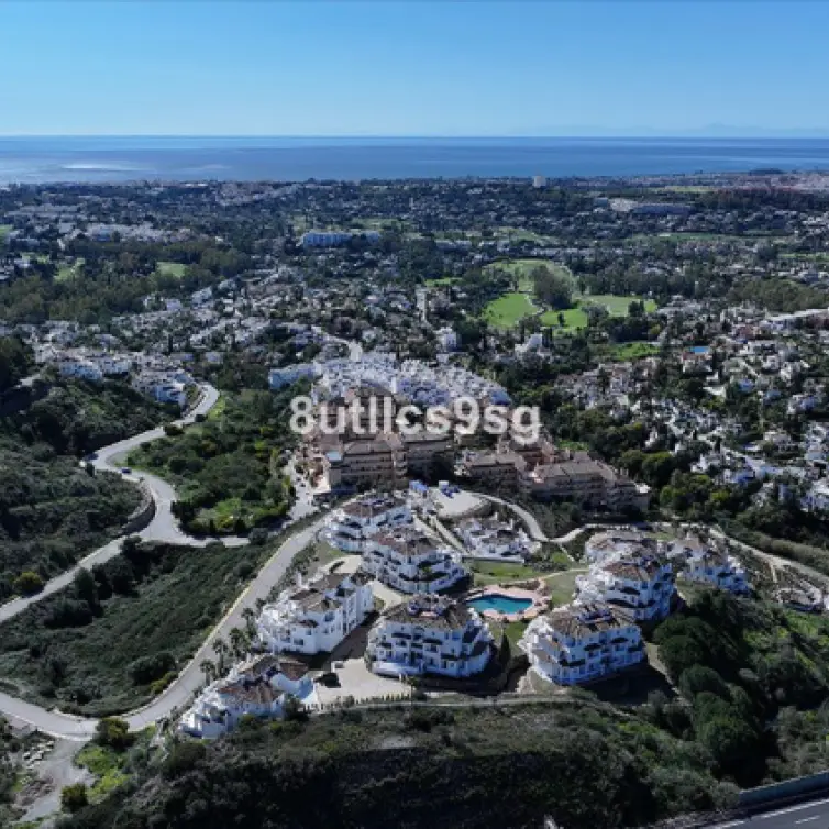 Venta de apartamento en planta media en Aloha