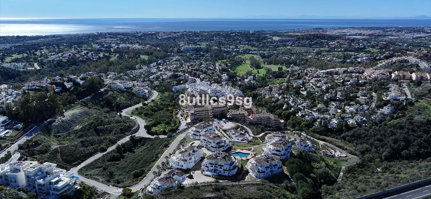 Venta de apartamento en planta media en Aloha 1