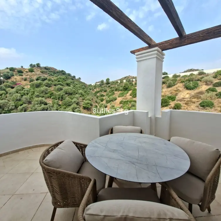 Venta de apartamento en planta media en Aloha