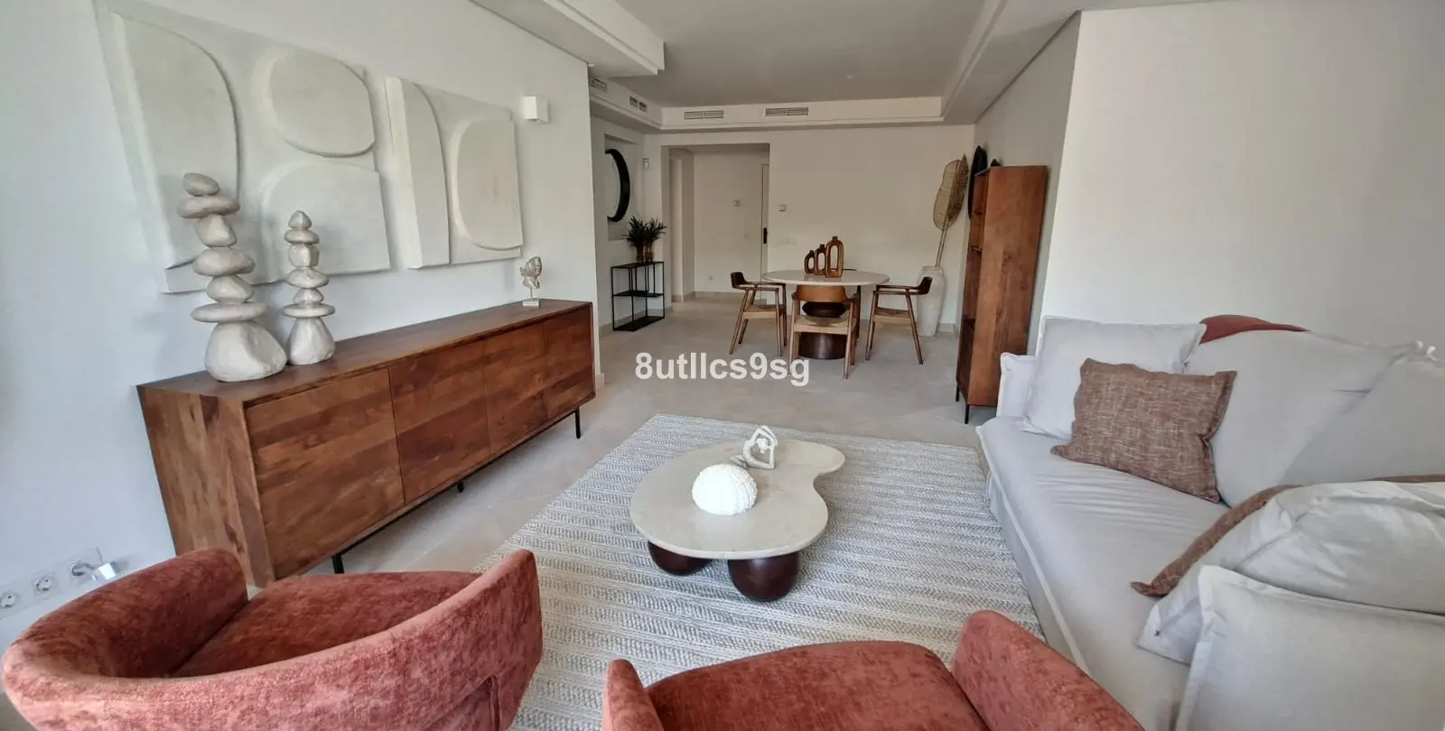 Sale of middle floor apartment in Aloha 4