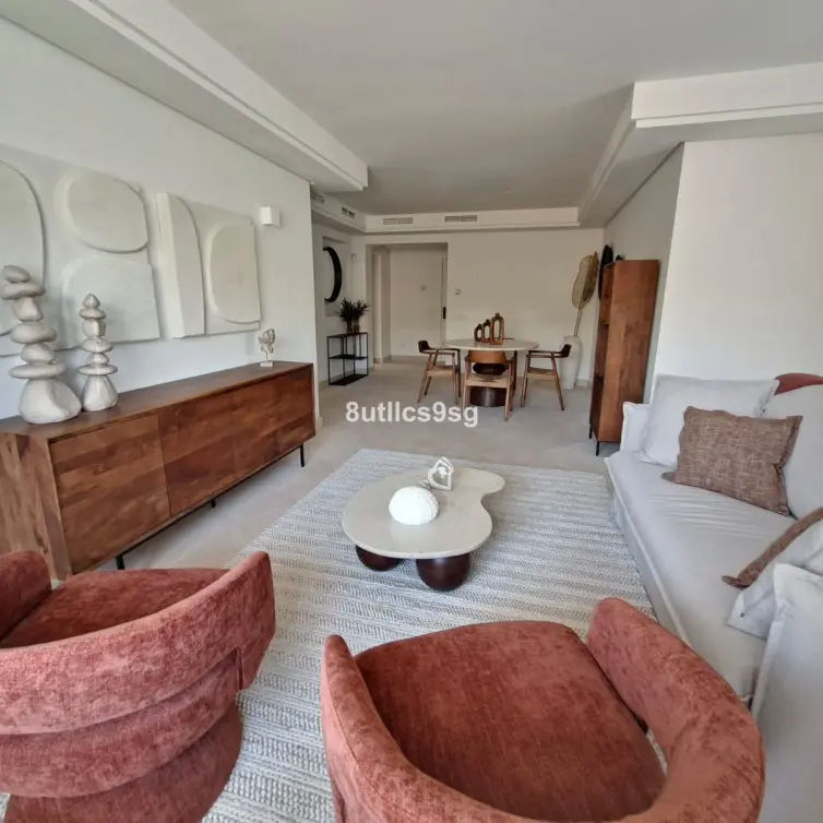 Venta de apartamento en planta media en Aloha