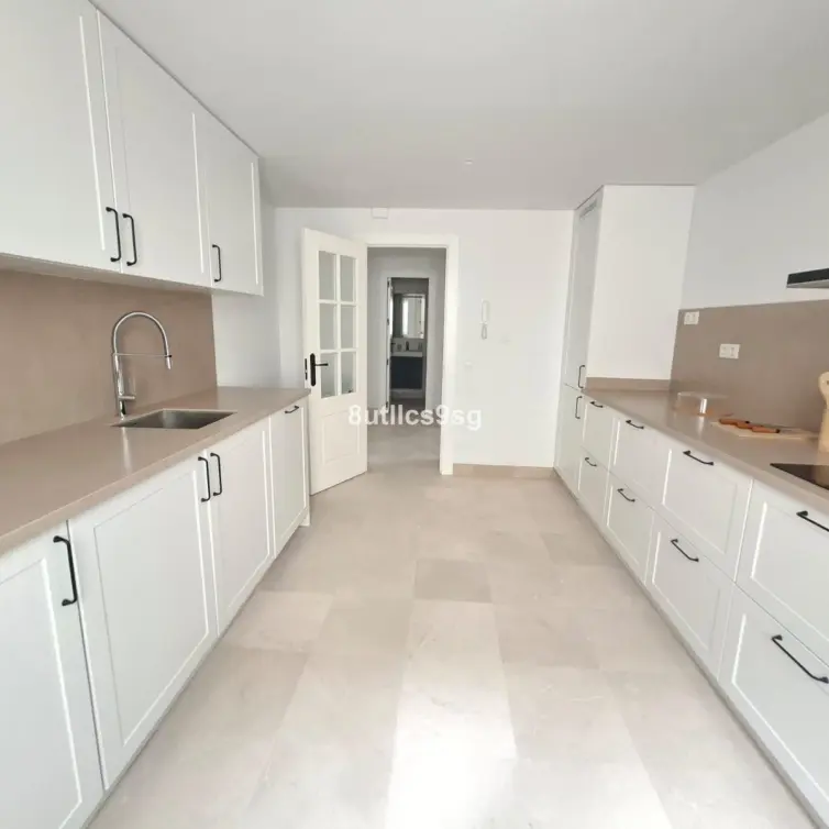 Venta de apartamento en planta media en Aloha