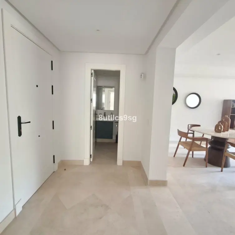 Venta de apartamento en planta media en Aloha