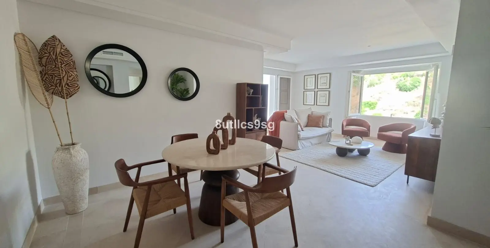Sale of middle floor apartment in Aloha 8