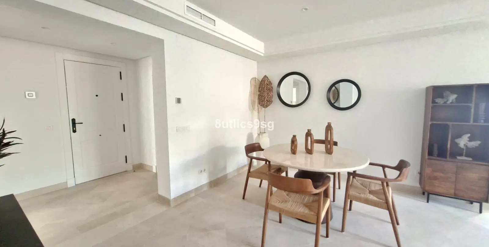 Sale of middle floor apartment in Aloha 9