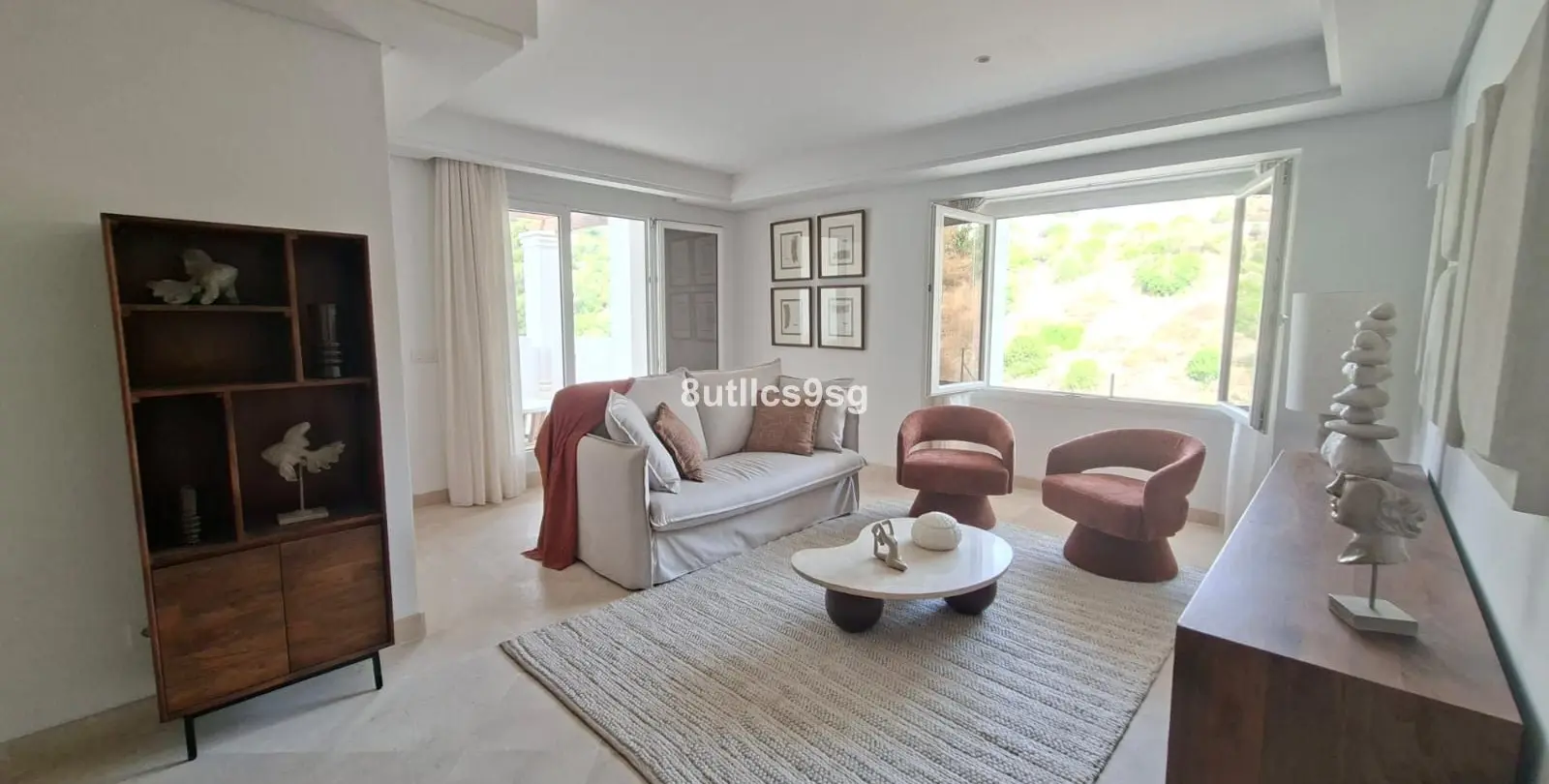 Sale of middle floor apartment in Aloha 10