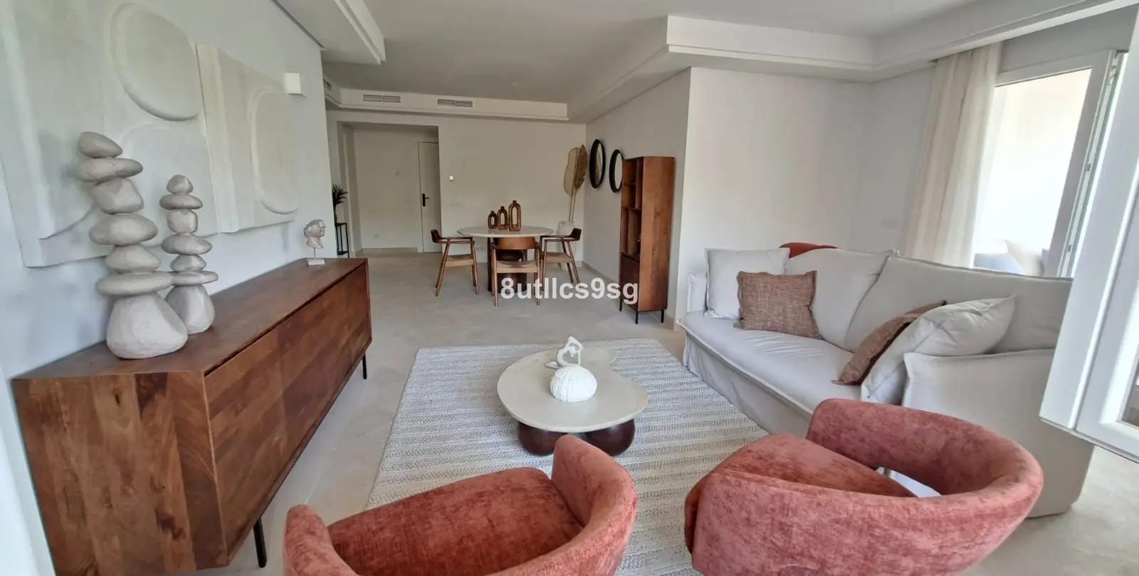 Sale of middle floor apartment in Aloha 12