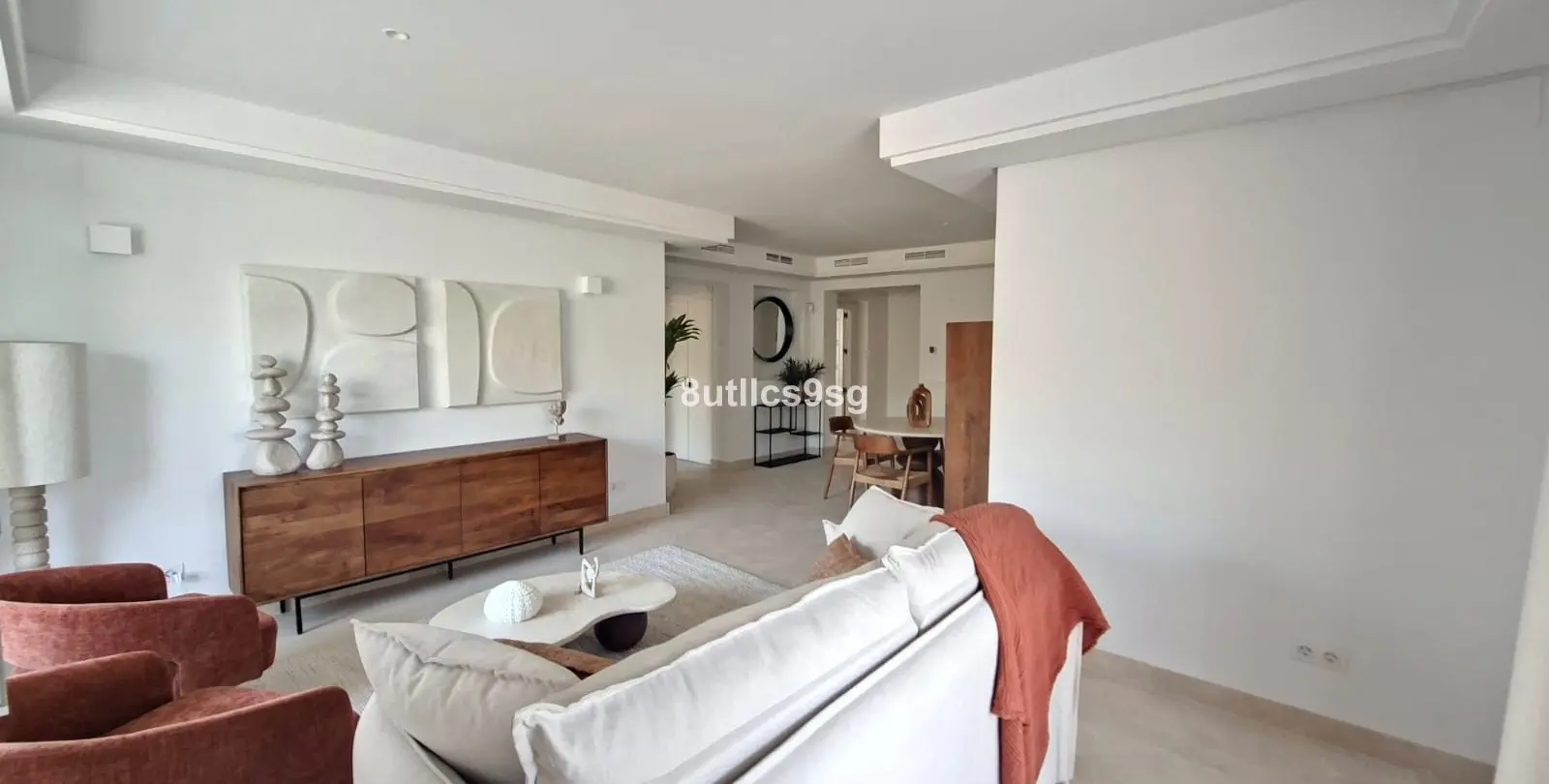 Sale of middle floor apartment in Aloha 13