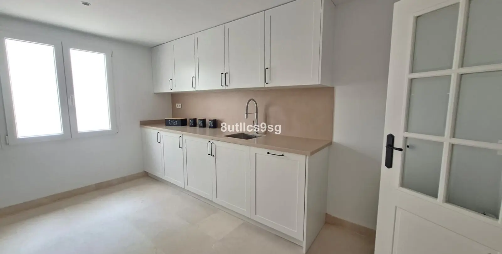 Sale of middle floor apartment in Aloha 18