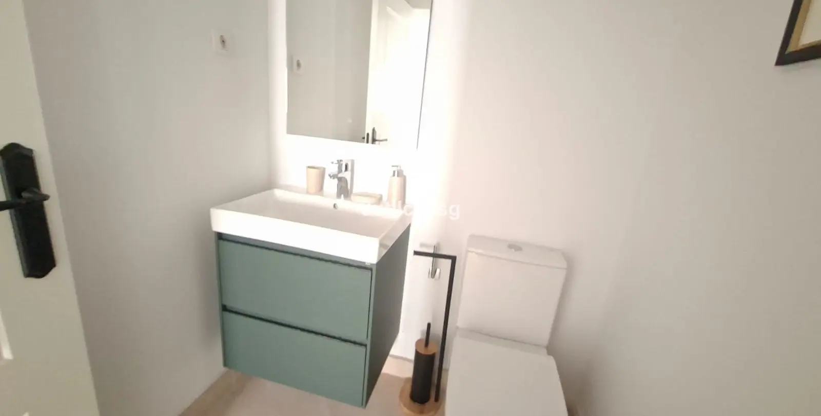 Sale of middle floor apartment in Aloha 19