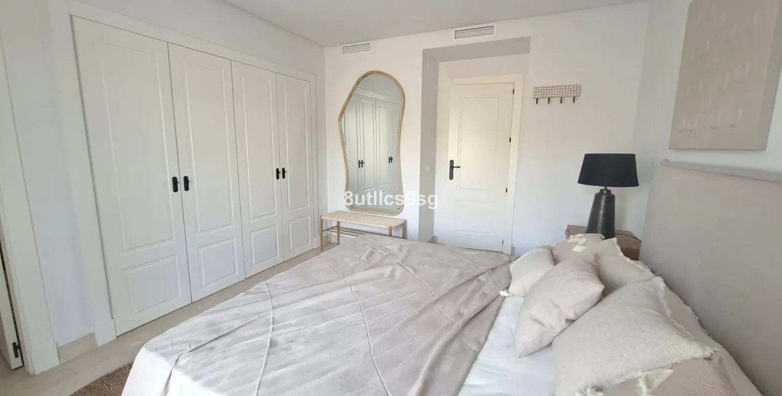 Sale of middle floor apartment in Aloha 27