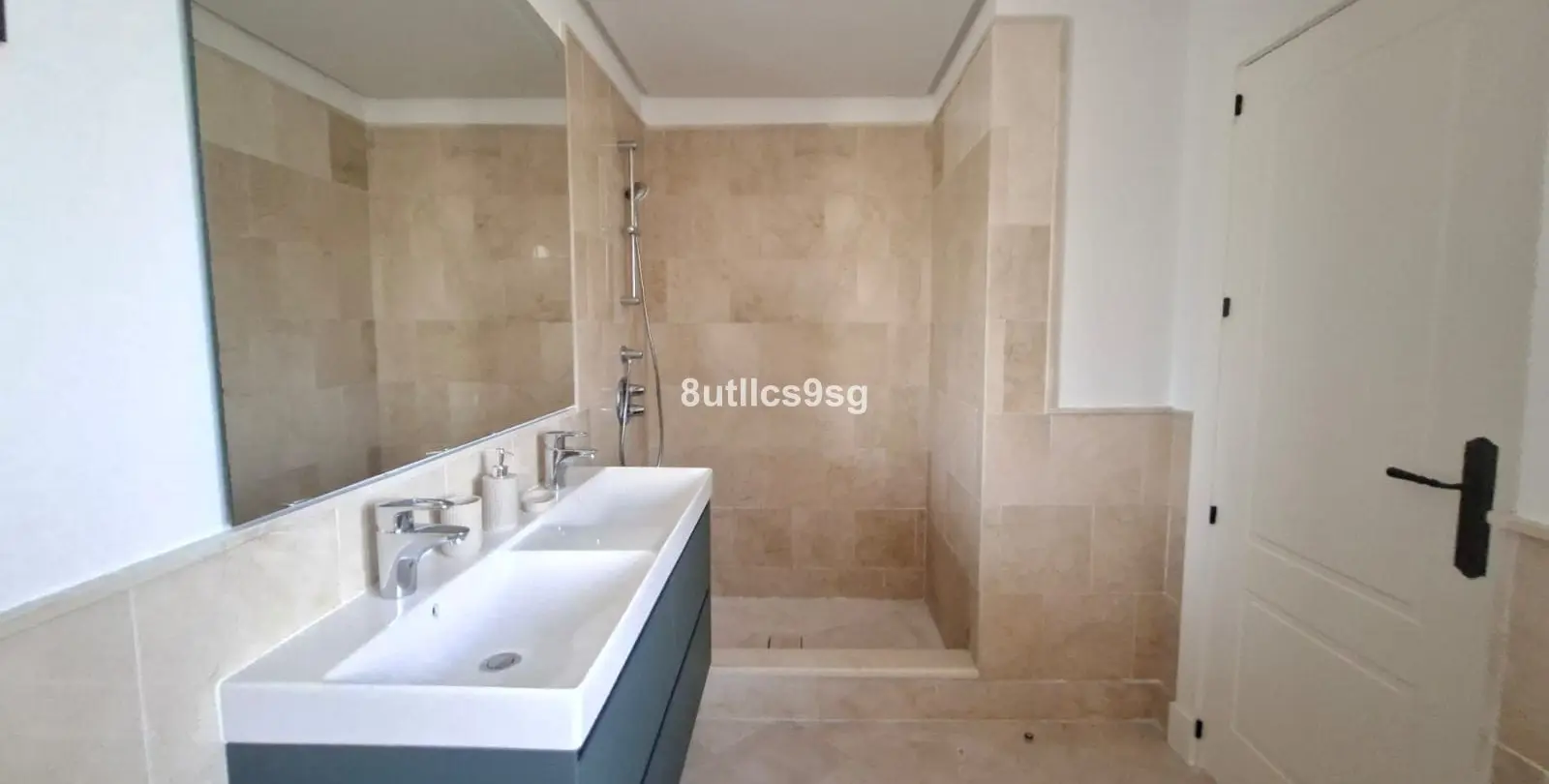 Sale of middle floor apartment in Aloha 28