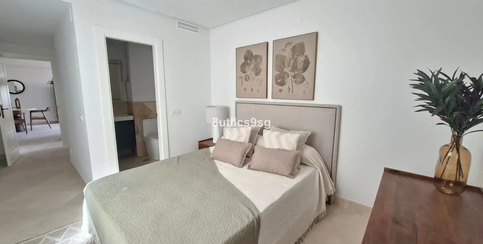 Sale of middle floor apartment in Aloha 30