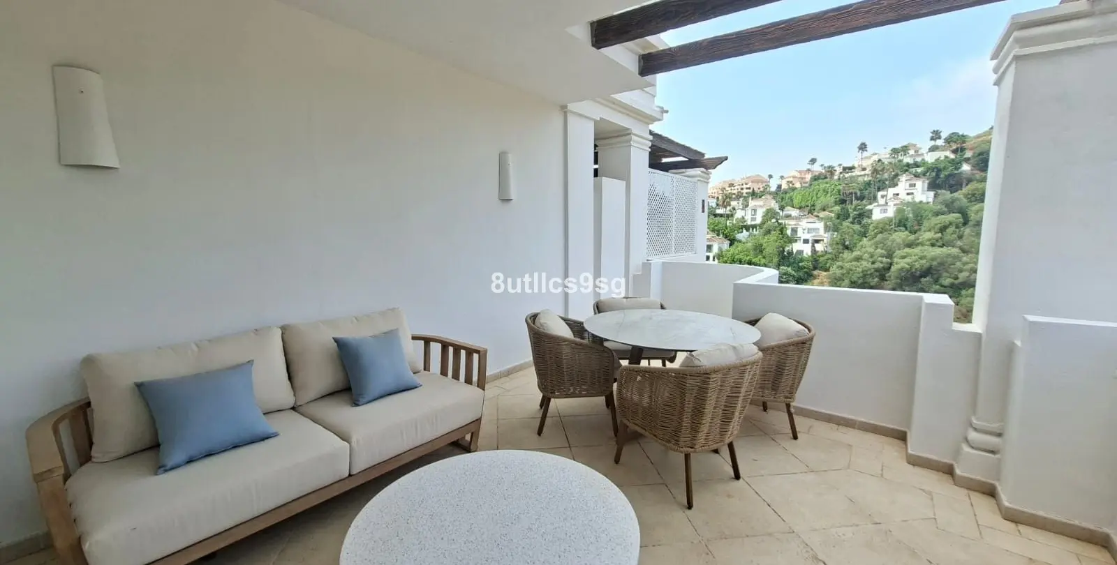 Sale of middle floor apartment in Aloha 33