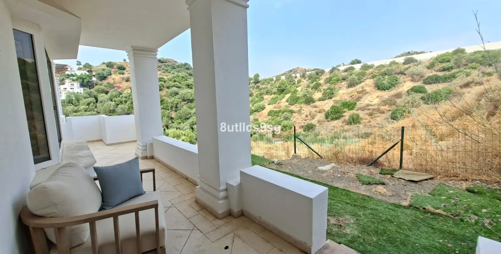 Sale of middle floor apartment in Aloha 34
