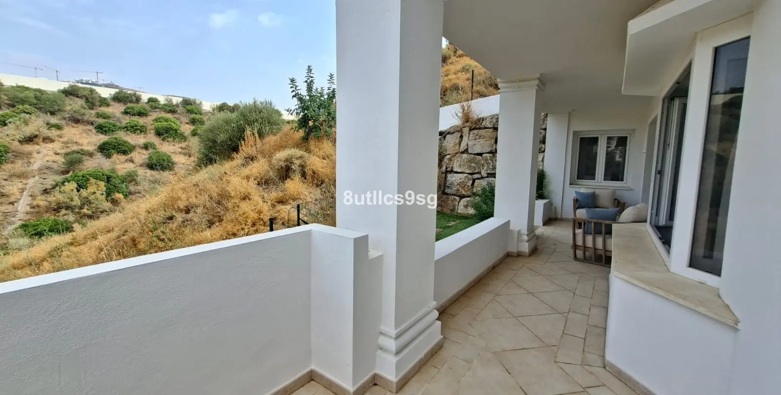 Sale of middle floor apartment in Aloha 35