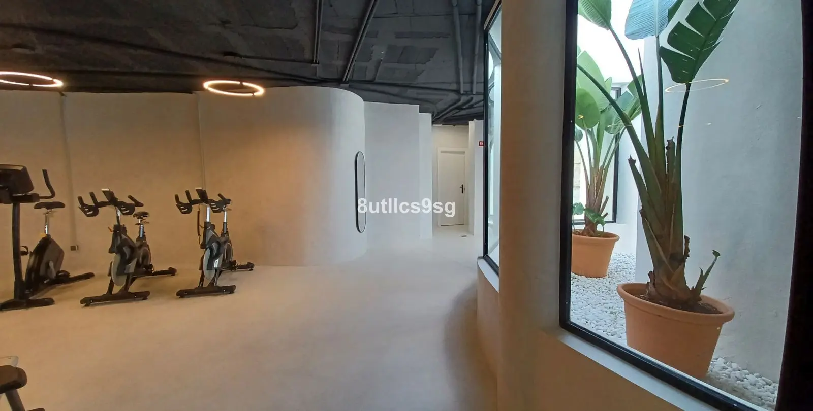 Sale of middle floor apartment in Aloha 44