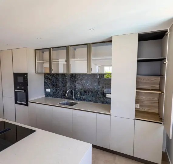 Sale of middle floor apartment in Nueva Andalucía