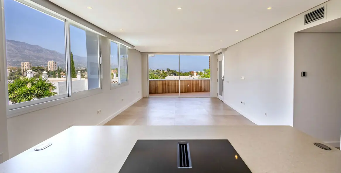 Sale of middle floor apartment in Nueva Andalucía 7