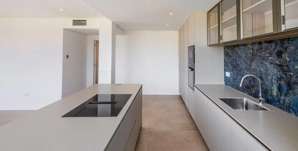 Sale of middle floor apartment in Nueva Andalucía 9