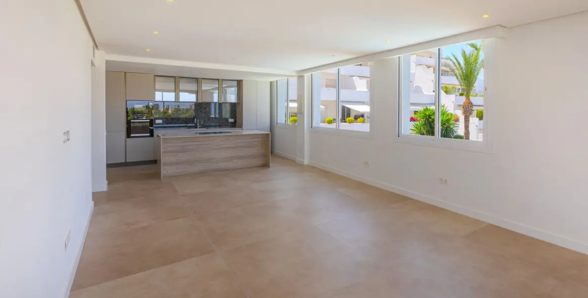 Sale of middle floor apartment in Nueva Andalucía 11