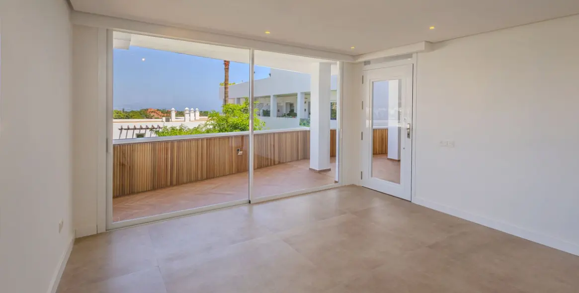 Sale of middle floor apartment in Nueva Andalucía 13