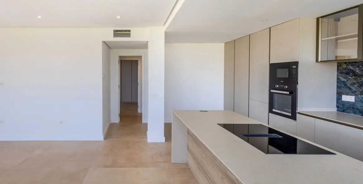 Sale of middle floor apartment in Nueva Andalucía 14