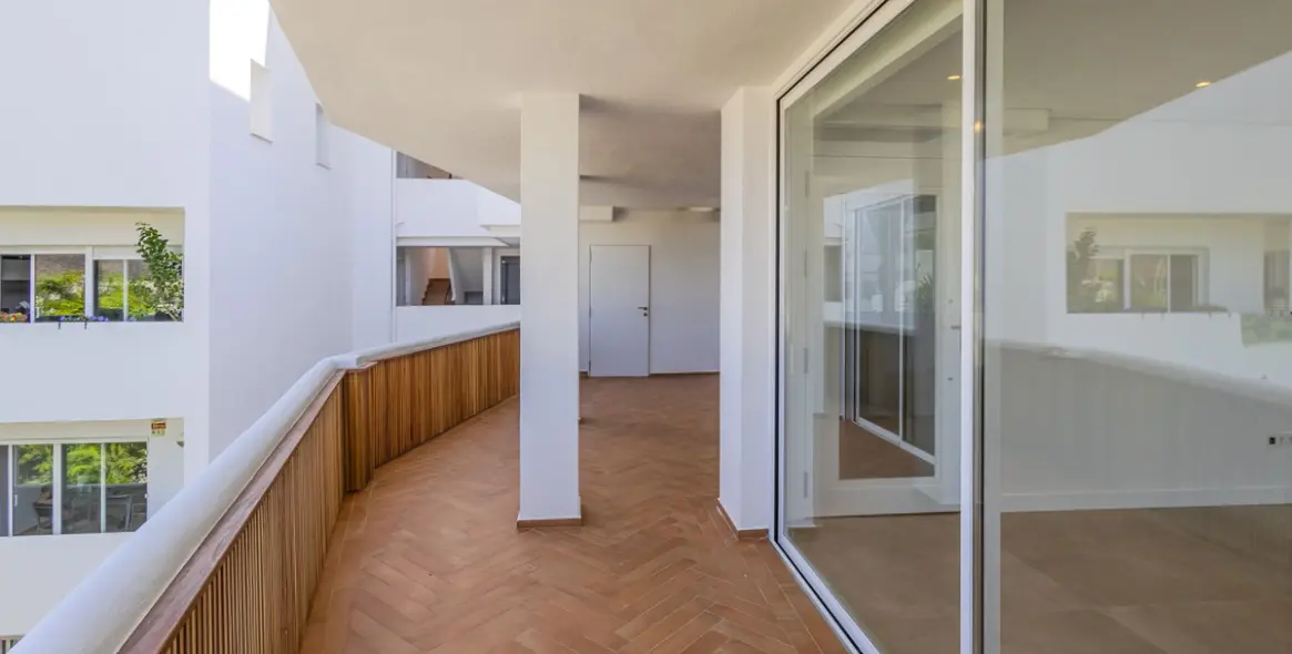 Sale of middle floor apartment in Nueva Andalucía 17