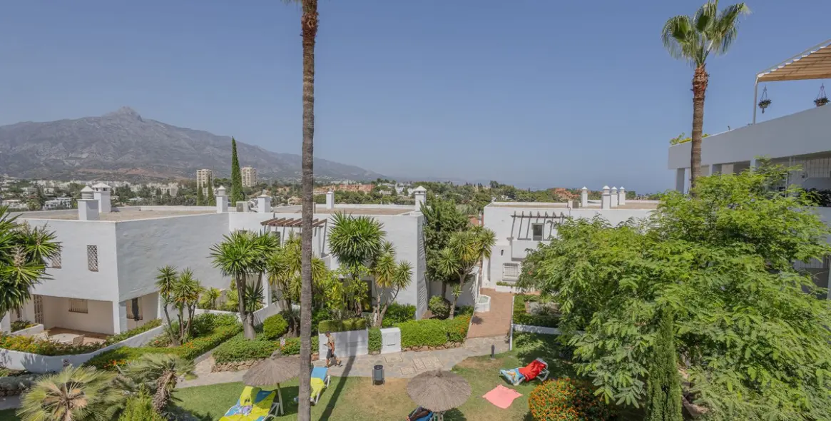 Sale of middle floor apartment in Nueva Andalucía 19