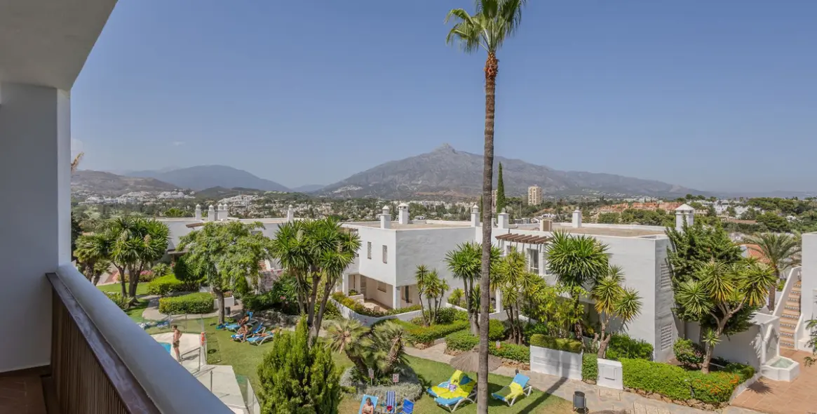 Sale of middle floor apartment in Nueva Andalucía 20