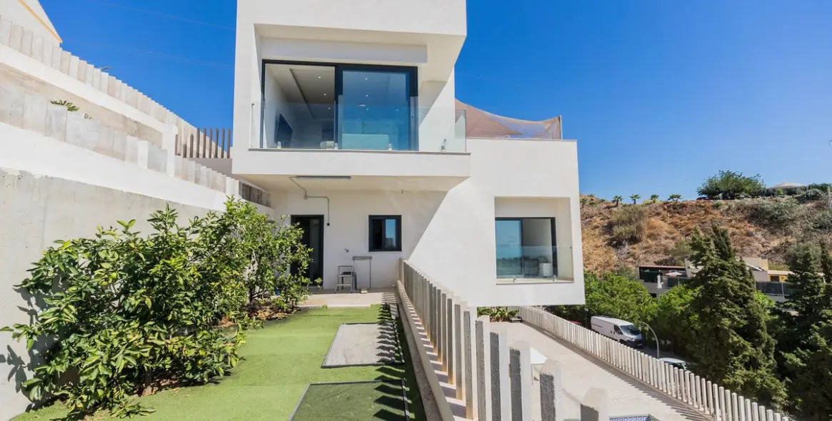 Sale of detached villa in Chilches 1