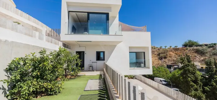 Sale of detached villa in Chilches 0