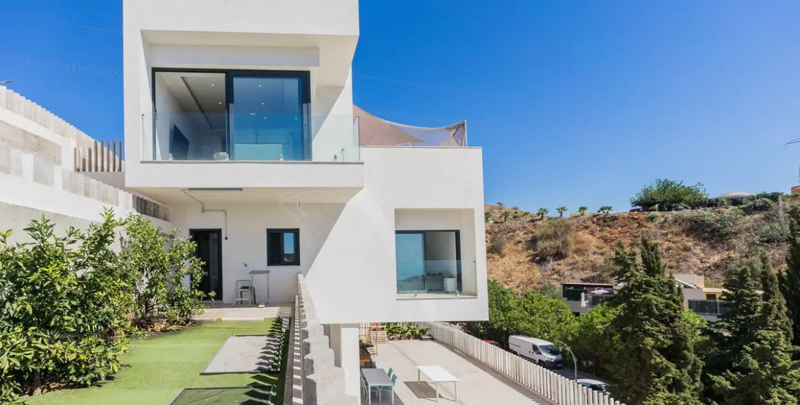 Sale of detached villa in Chilches 2