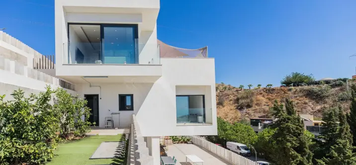 Sale of detached villa in Chilches 1