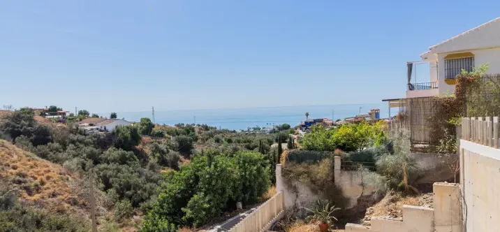 Sale of detached villa in Chilches 3