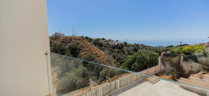 Sale of detached villa in Chilches 4