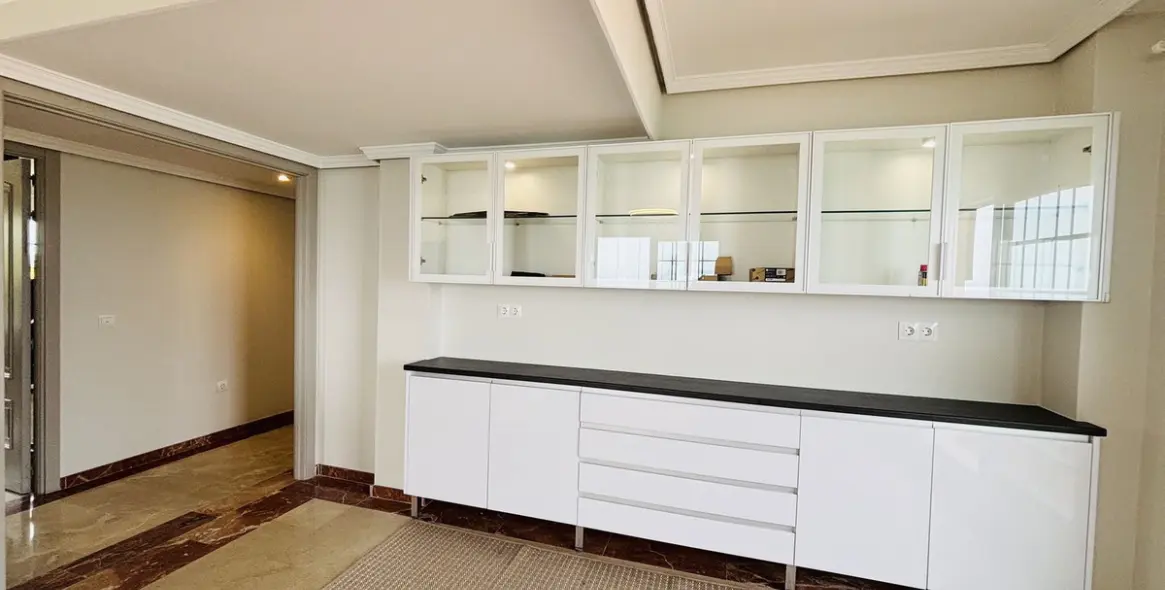 Sale of middle floor apartment in Benalmadena 12