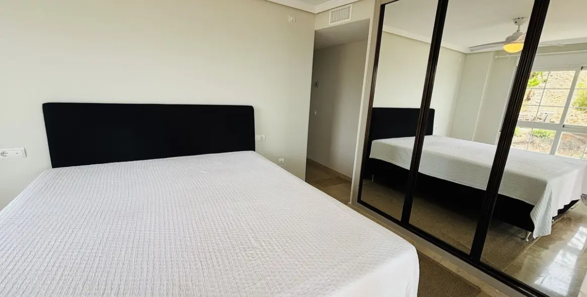 Sale of middle floor apartment in Benalmadena 16