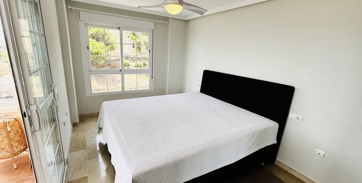 Sale of middle floor apartment in Benalmadena 17