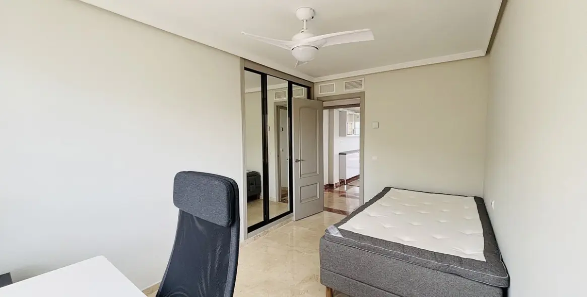 Sale of middle floor apartment in Benalmadena 19