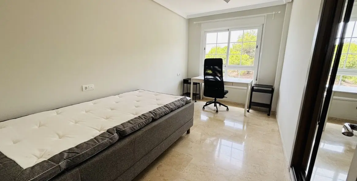 Sale of middle floor apartment in Benalmadena 20