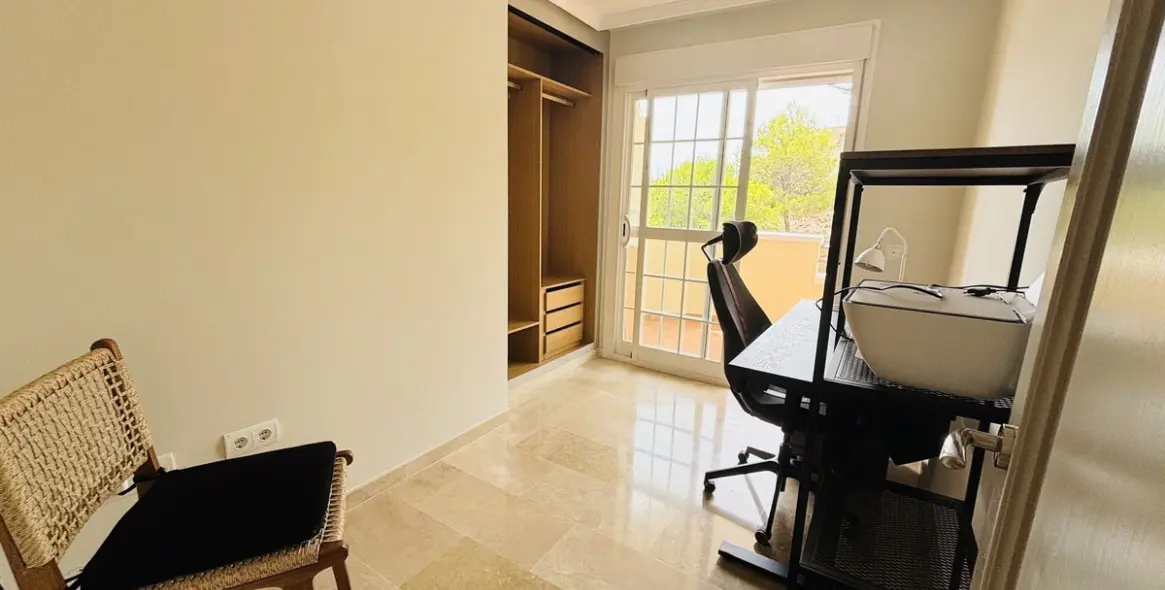 Sale of middle floor apartment in Benalmadena 21