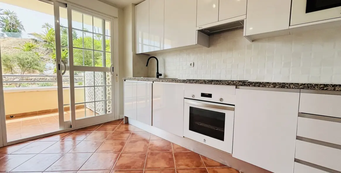 Sale of middle floor apartment in Benalmadena 23