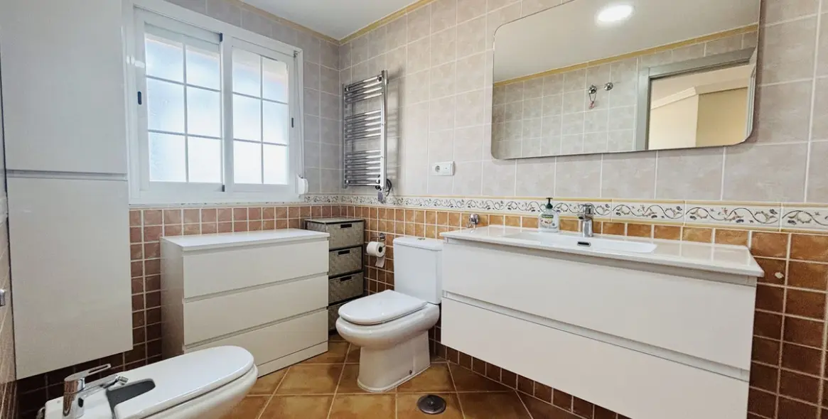 Sale of middle floor apartment in Benalmadena 29