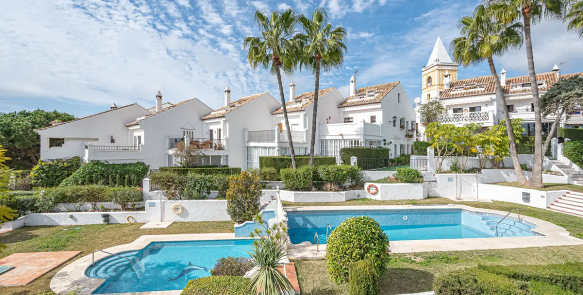 Sale of townhouse in The Golden Mile 1