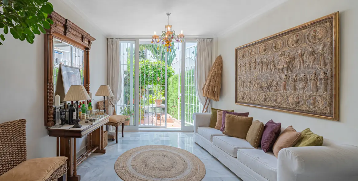 Sale of townhouse in The Golden Mile 6