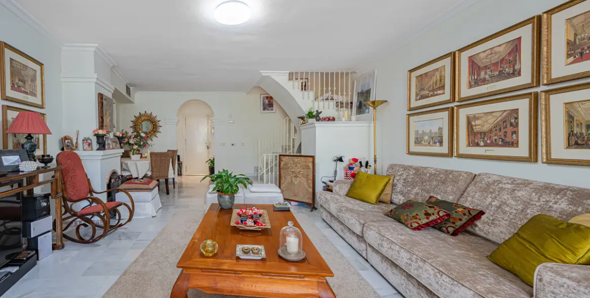 Sale of townhouse in The Golden Mile 8