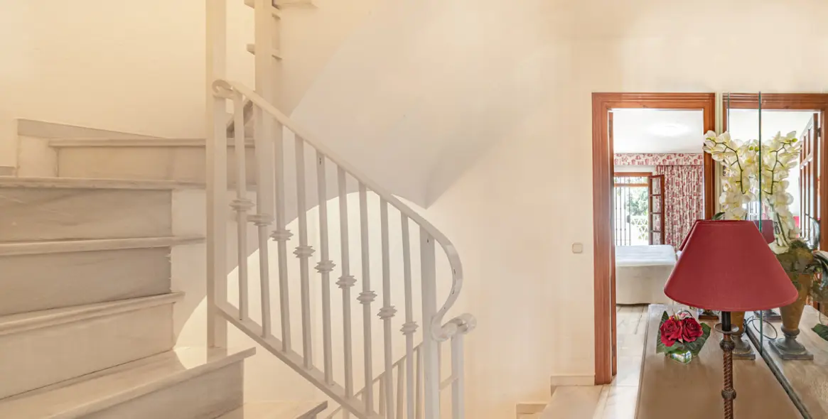 Sale of townhouse in The Golden Mile 16