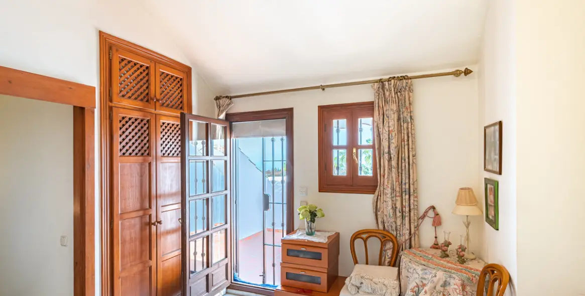 Sale of townhouse in The Golden Mile 20